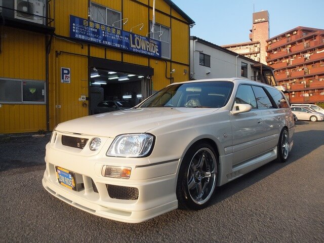 日産ステージア サイドステップ塗装取り付けです。東京都武蔵村山市