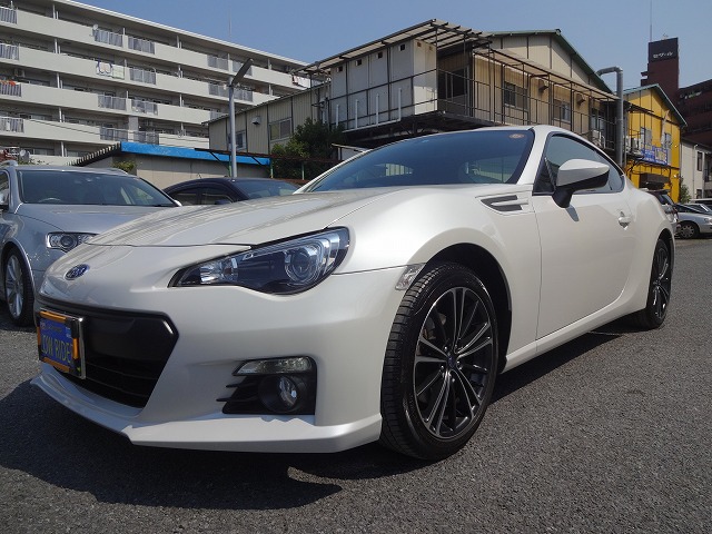 スバル・BRZ 前後バンパー修理塗装です。東京都練馬区よりご来店です