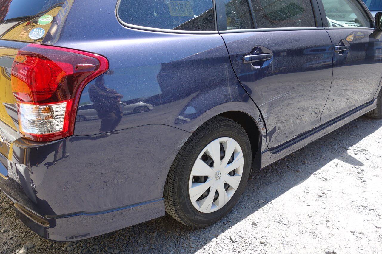 トヨタ カローラ フィールダー 右リヤドア リヤフェンダ リヤバンパ事故 キズ へこみ板金 塗装 修理 東京都昭島市よりご来店のお客様です 東京 立川 板金塗装 車の傷 へこみ修理 ガレージローライド