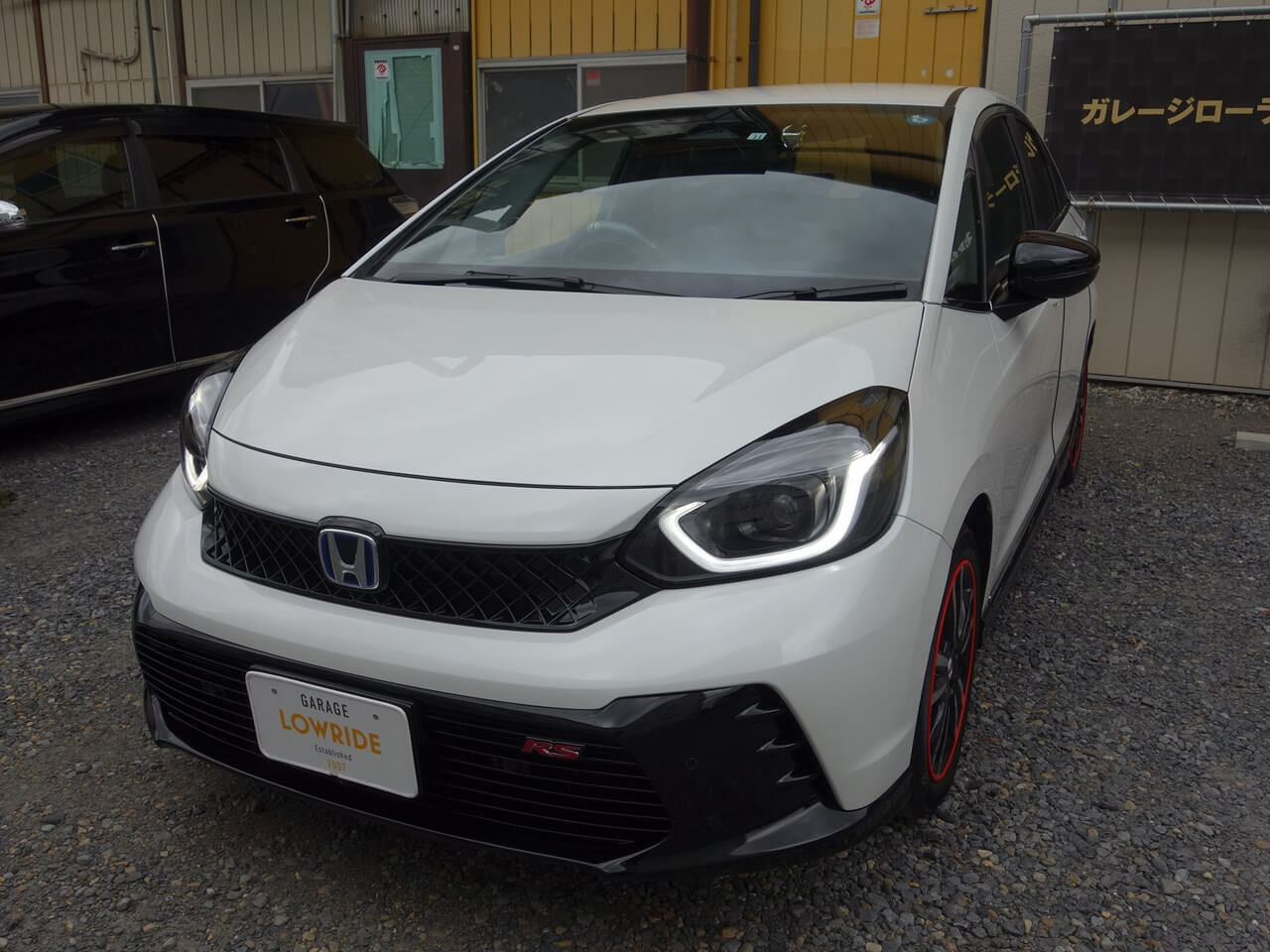 ホンダ フィット フードキズ修理・塗装、フロントグリルシボ消し