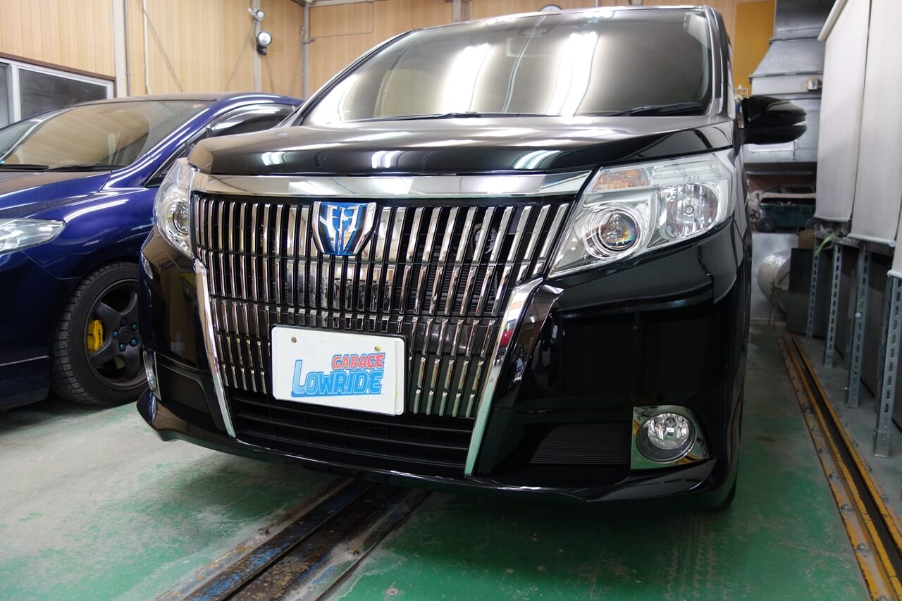 荒川区 トヨタ エスクワイア フロントグリル等ブラックメッキ風塗装 東京 立川 板金塗装 車の傷 へこみ修理 ガレージローライド