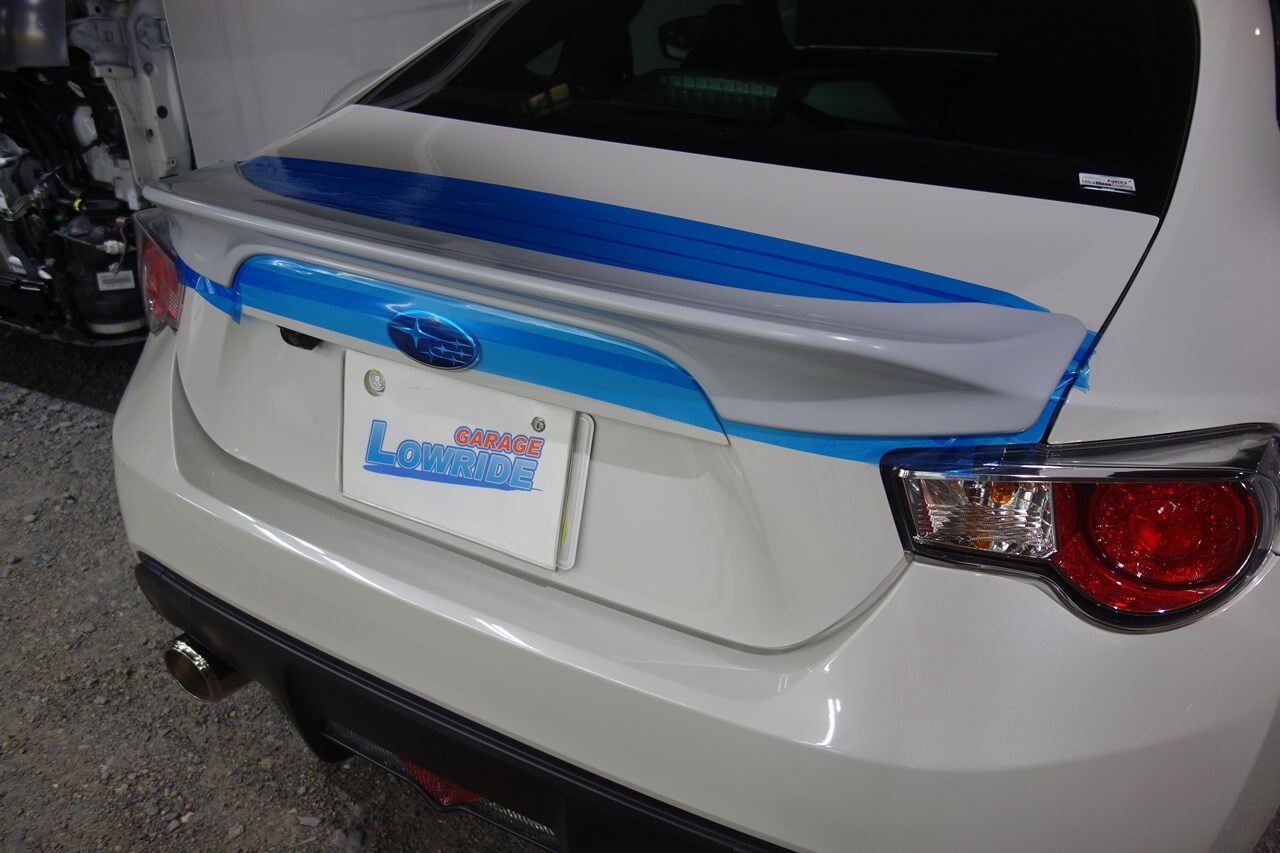 スバル BRZ トランクスポイラー塗装・取り付け 東京都国分寺市よりご
