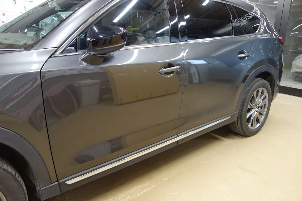 マツダ CX-8（マシーングレープレミアムメタリック：46G） 左側面他店