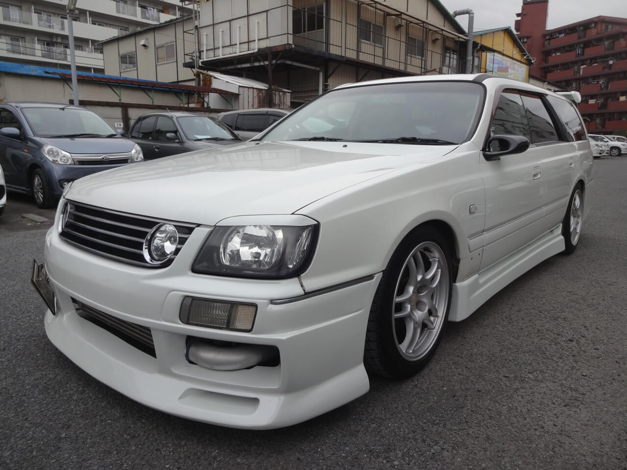 日産 ステージア 社外FRP製サイドステップ塗装・取り付け 神奈川県より