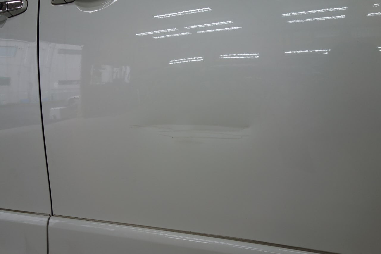 トヨタ ヴェルファイア 左スライドドア キズ へこみ板金 塗装 修理 東京都東村山市よりご来店のリピーター様です 東京 立川 板金塗装 車の 傷 へこみ修理 ガレージローライド
