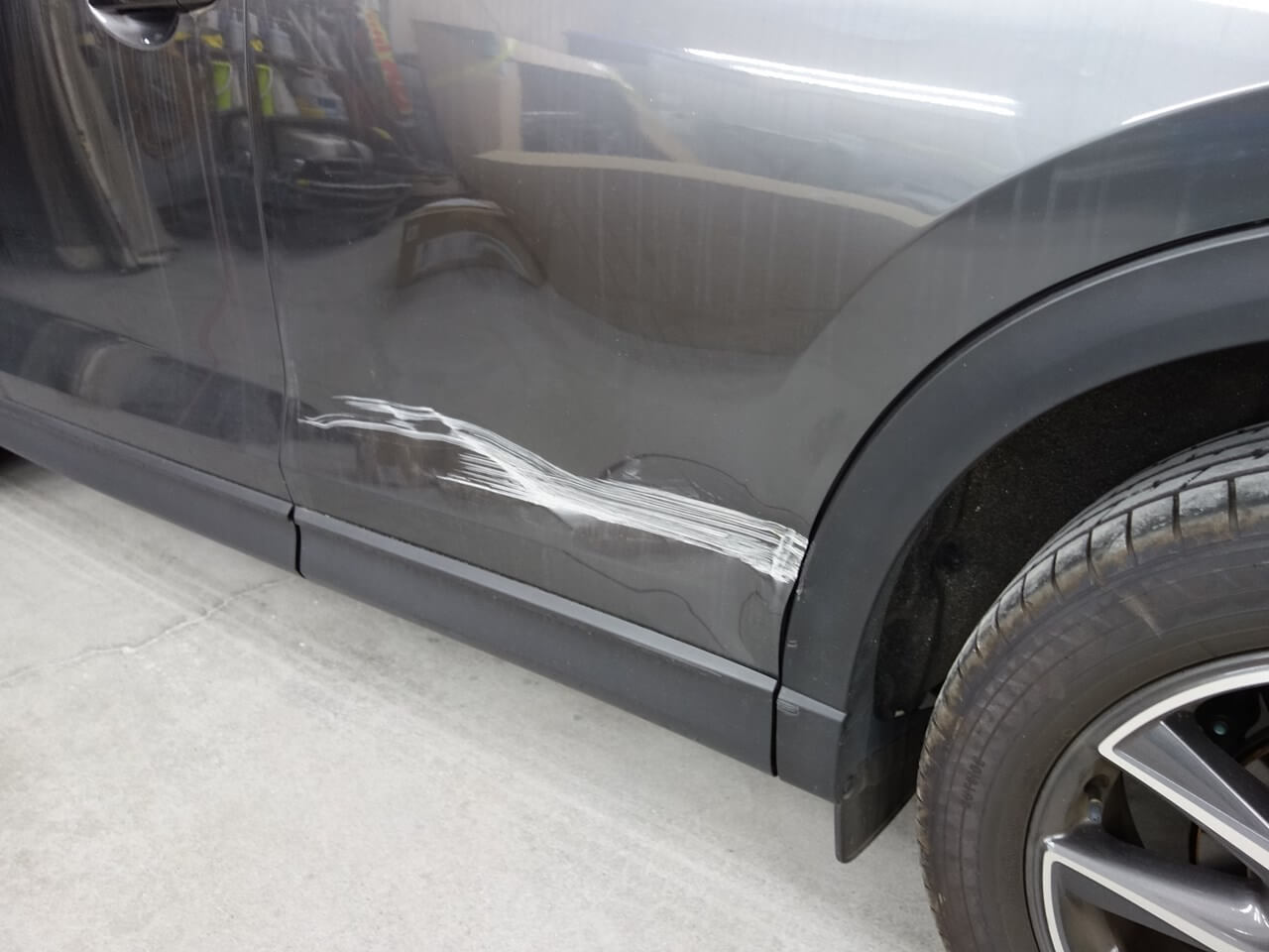 マツダ CX-5 左側面事故 キズ＆へこみ板金・塗装・修理 東京都調布市