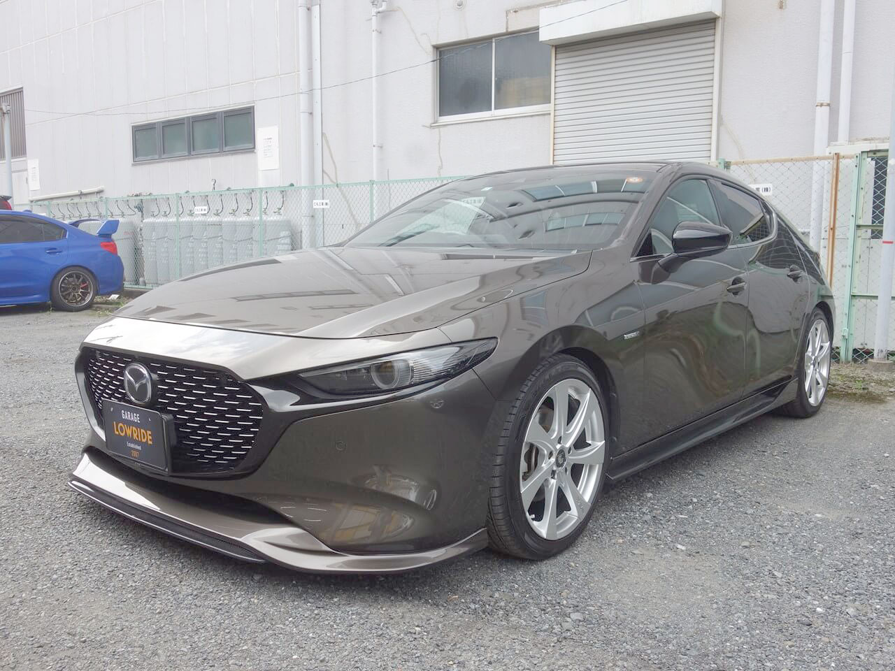 マツダ 3 ガレージベリー製フロントリップスポイラー塗装・取付 神奈川