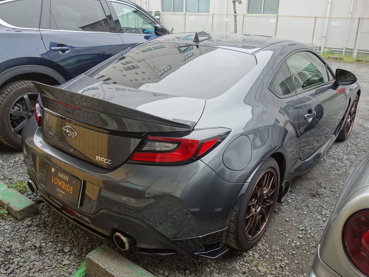 スバル BRZ 社外トランクスポイラー（ダックテール）塗装・取りつけ
