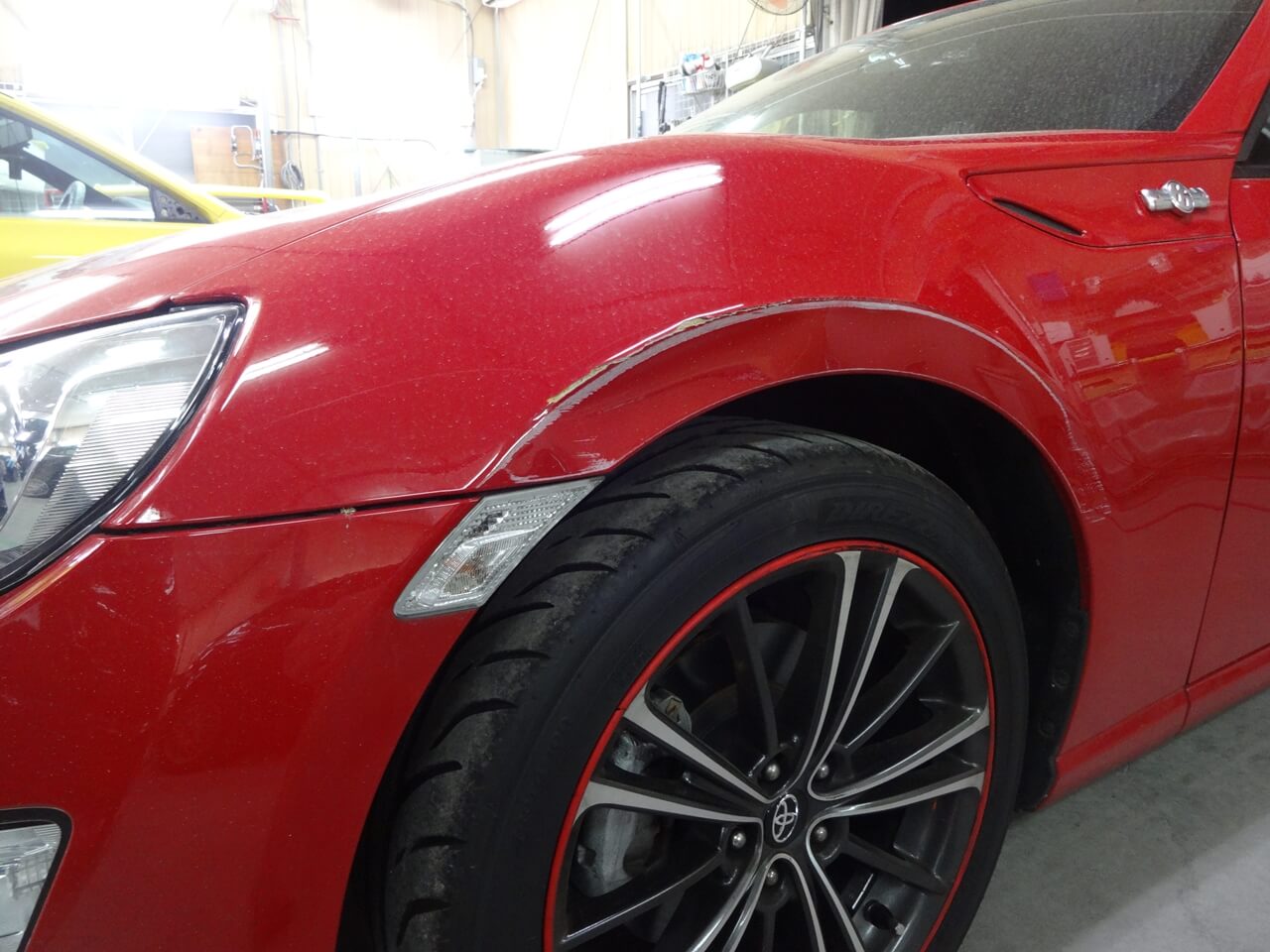 トヨタ 86 左フロントフェンダ キズ＆へこみ板金・塗装・修理