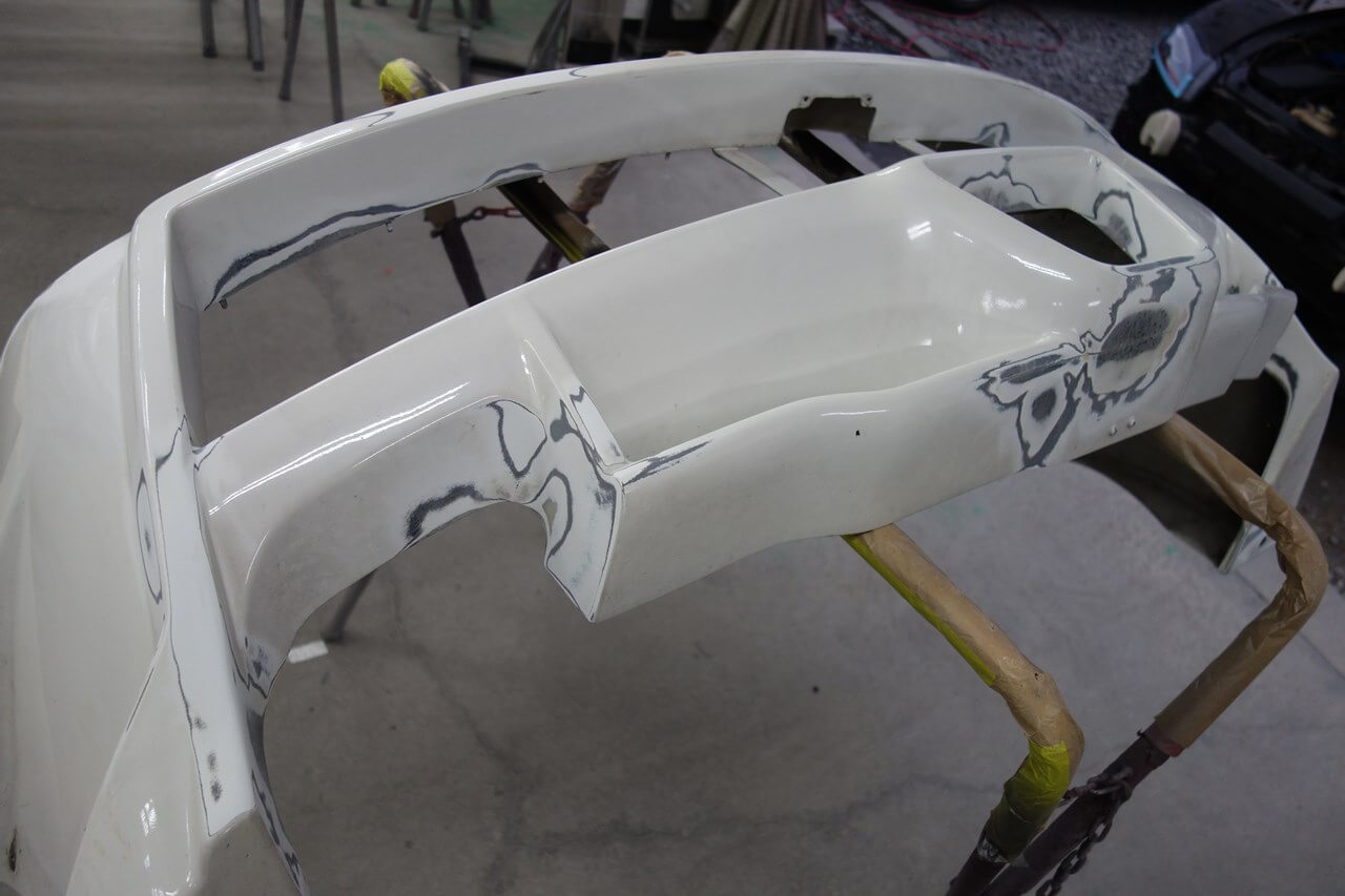 マツダ RX-8 社外FRP製エアロパーツ（前後バンパ）修理・塗装