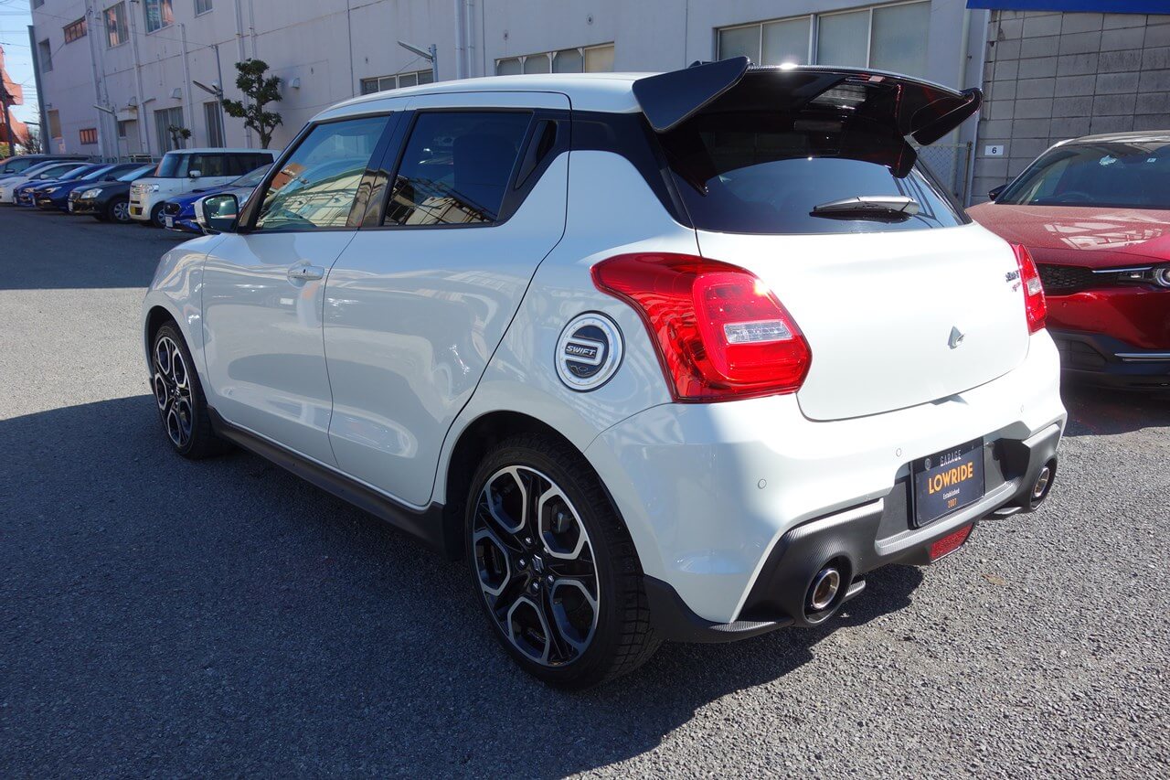 スズキ スイフトスポーツ トラスト製カーボンルーフスポイラー クリア