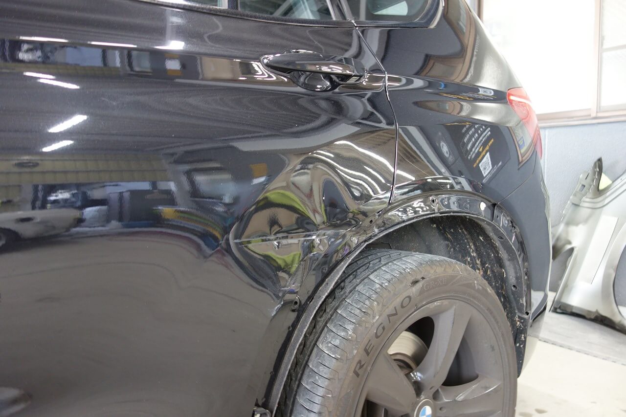 BMW X3 左側面事故 キズ＆へこみ板金・塗装・修理 東京都調布市よりご