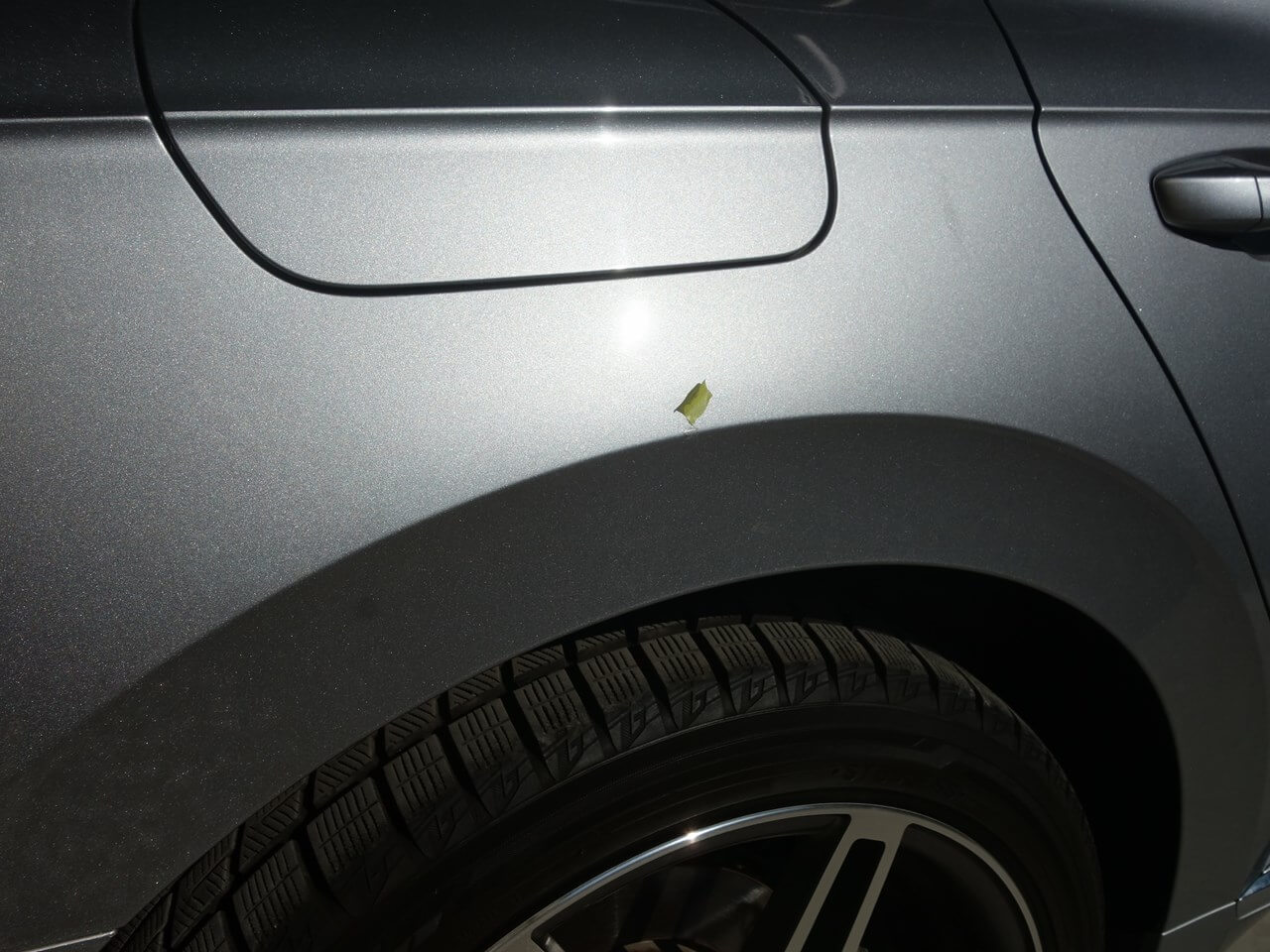 フォルクスワーゲン アルテオン 右フロントピラー 右リヤフェンダ飛び石キズ修理 車両保険 塗装 東京都立川市内よりご来店のリピーター様です 東京 立川 板金塗装 車の傷 へこみ修理 ガレージローライド