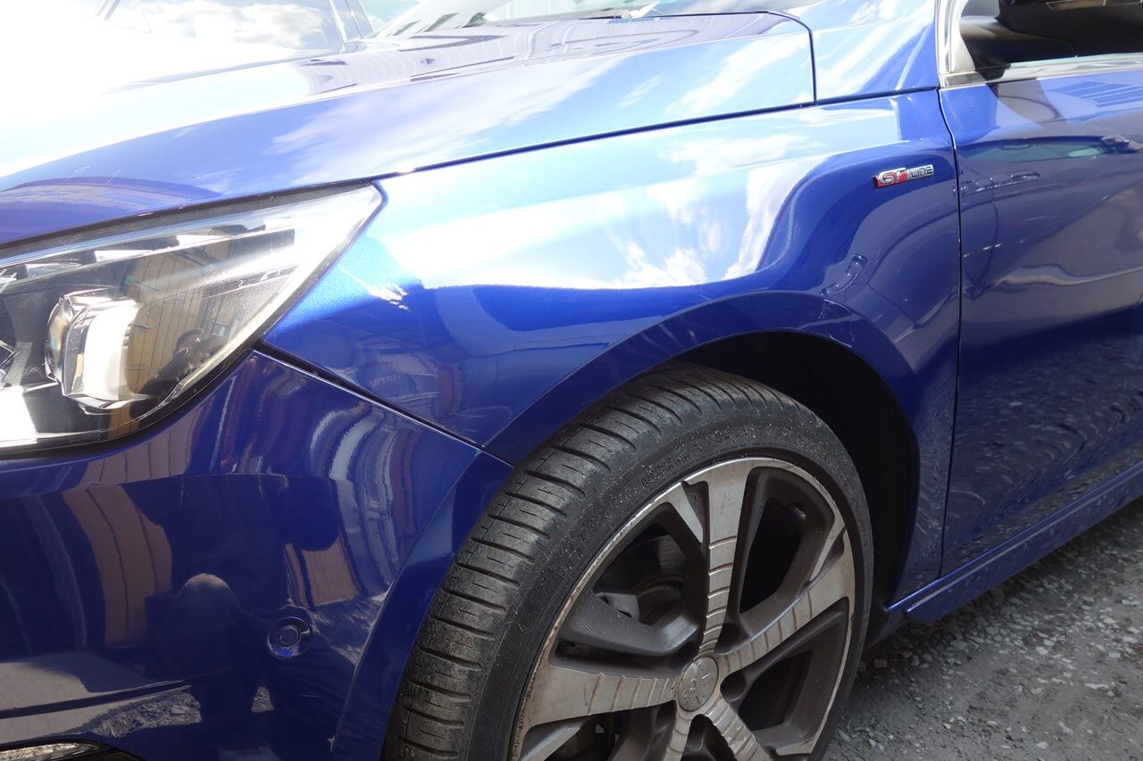 プジョー 308sw 左前部事故 キズ へこみ板金 塗装 修理 車両保険 東京都立川市内よりご来店のお客様です 東京 立川 板金塗装 車の傷 へこみ修理 ガレージローライド