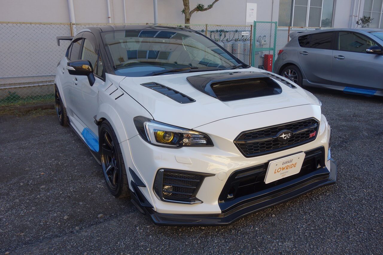 スバル WRX S4 APRPerformance製フロントアンダースポイラーキズ修理