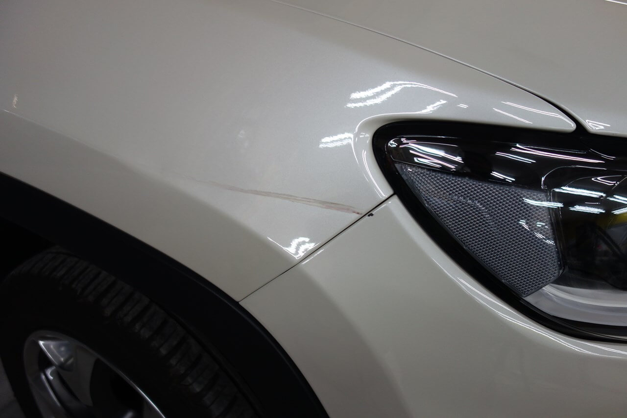 クライスラー ジープ コンパス 右前部事故 キズ へこみ板金 塗装 修理 東京都武蔵村山市よりご来店のお客様です 東京 立川 板金塗装 車の傷 へこみ修理 ガレージローライド